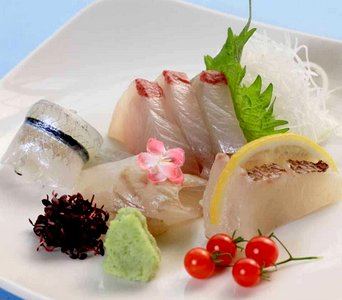 新鲜的鱼贝类（晚餐例）